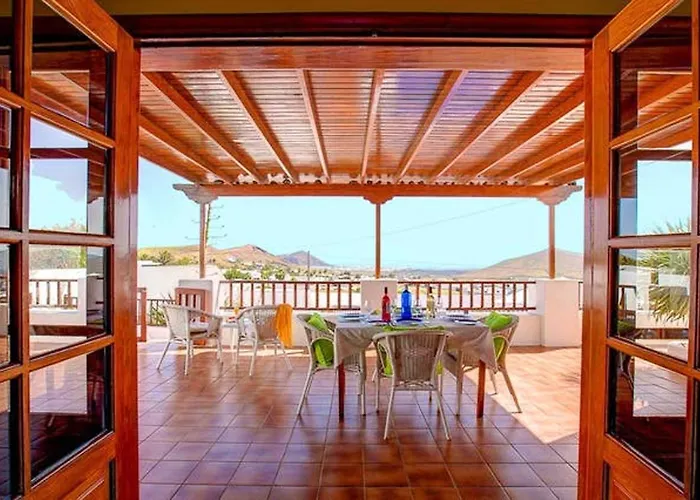 Modern In With Private Pool Vila Nazaret