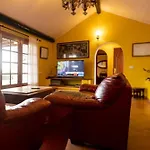 Modern In With Private Pool ヴィラ Nazaret