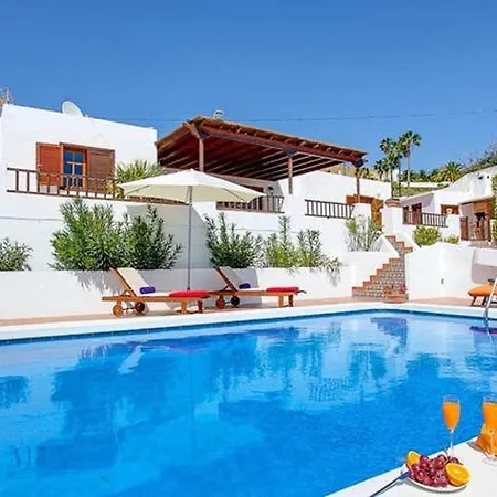 Modern In With Private Pool וילה *