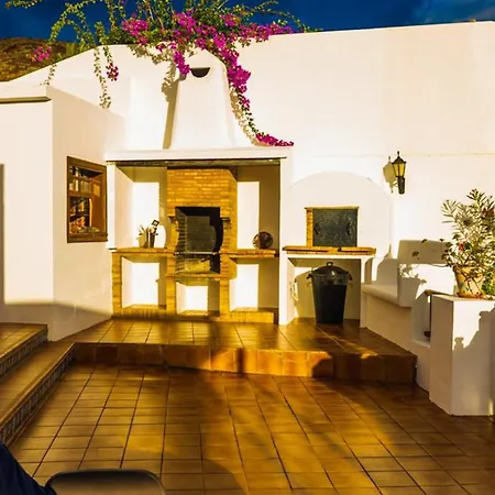 Modern In With Private Pool * Nazaret
