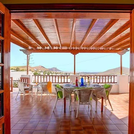 Modern In With Private Pool Nazaret