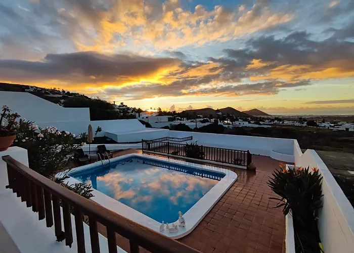 Modern In With Private Pool 빌라 Nazaret